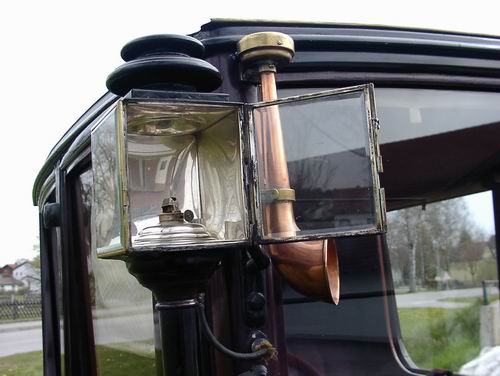 Originale llampe und Personenrufhorn fr die Passagiere, wenn das Taxi vor der Tre stand.